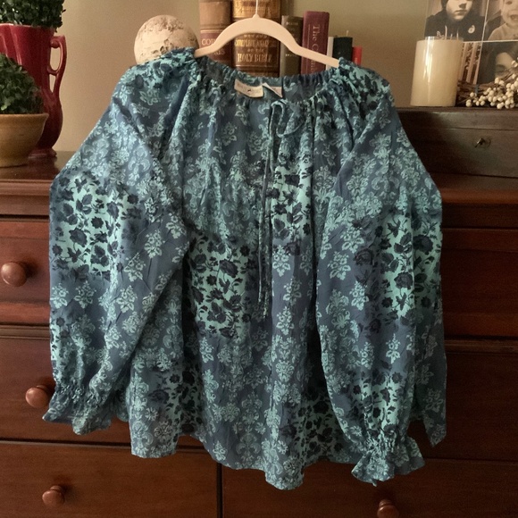 Sheer Blue Peasant style blouse with gathered neck and quarter length sleeves - Picture 3 of 3